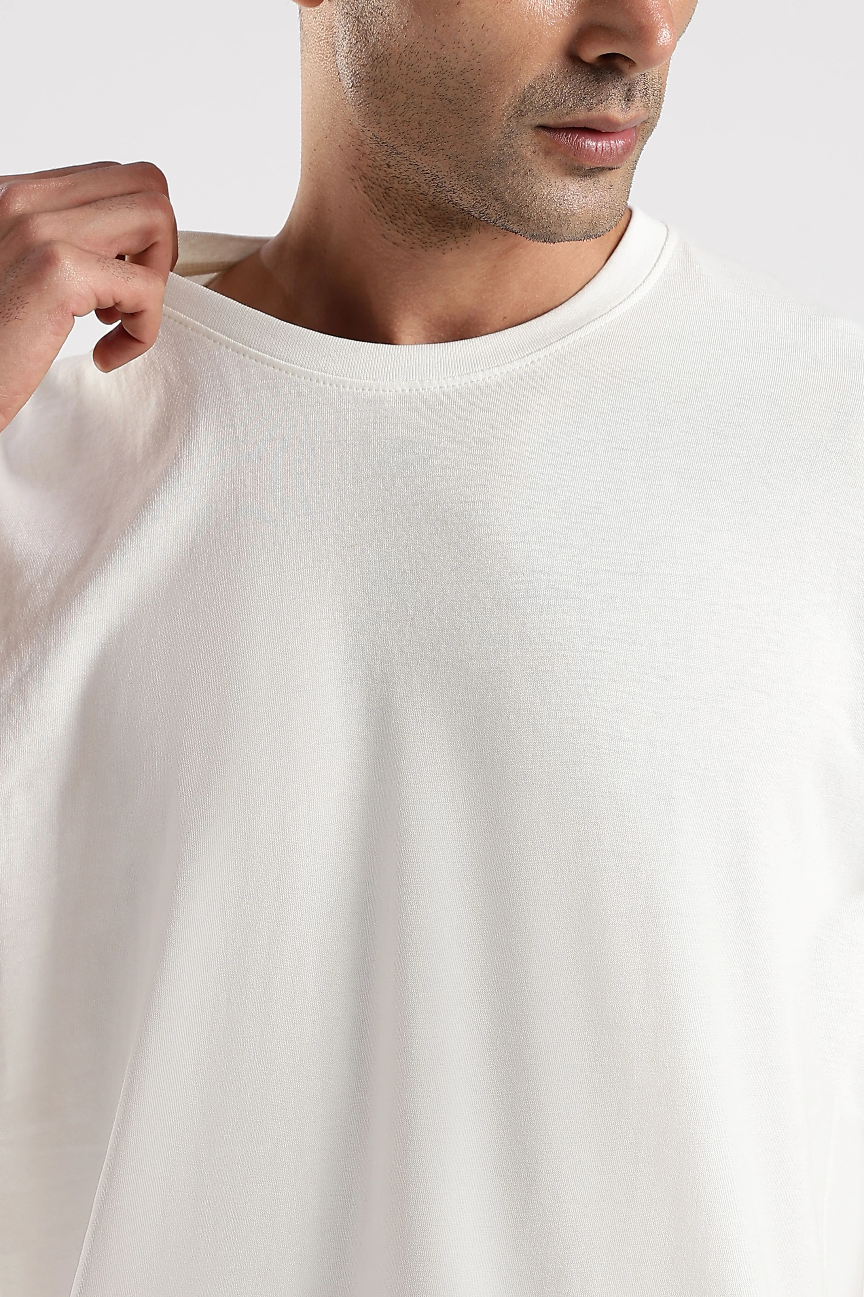 Off White 100% Cotton Tshirt - Image 4